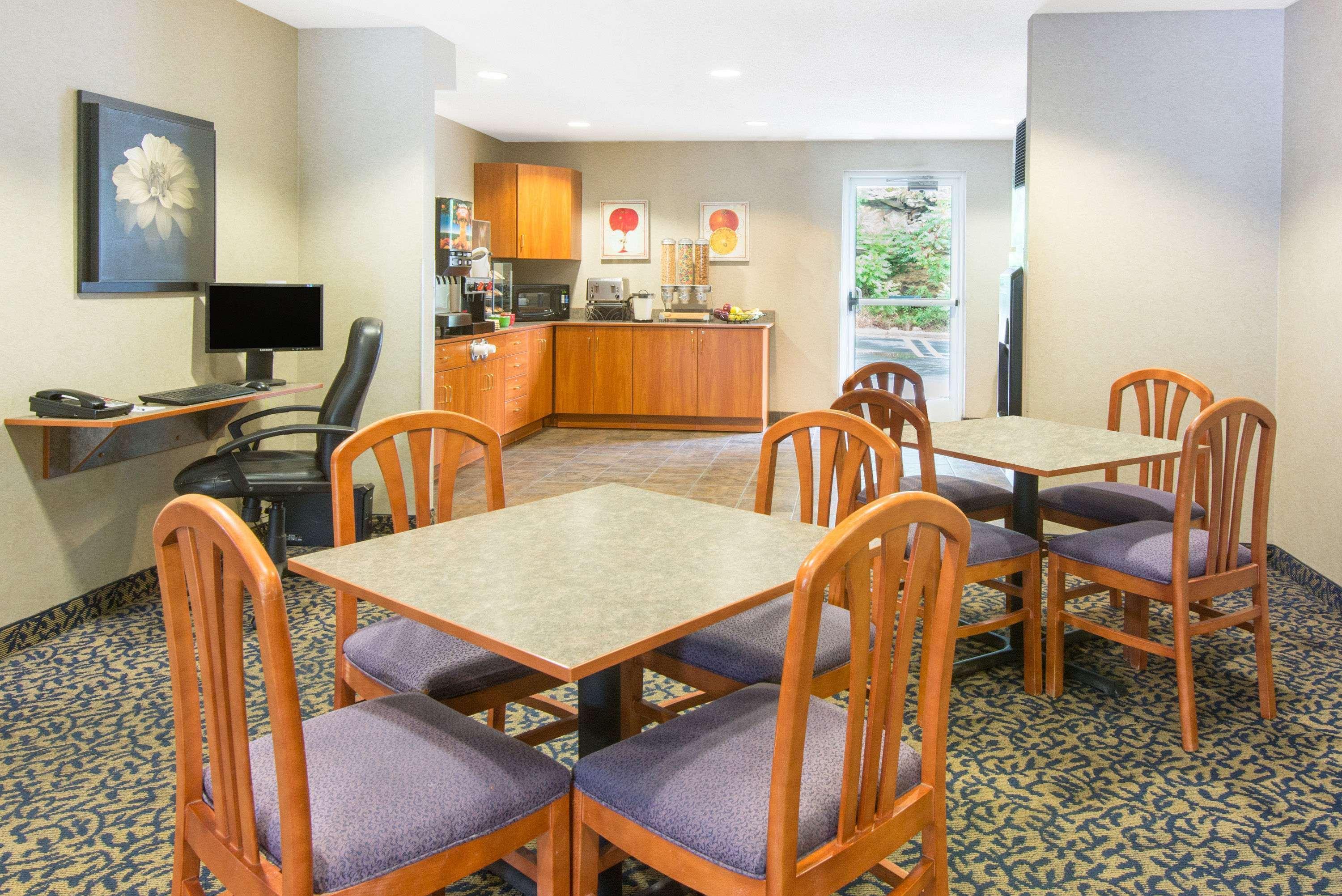 Microtel Inn & Suites By Wyndham Hazelton/Bruceton Mills Luaran gambar